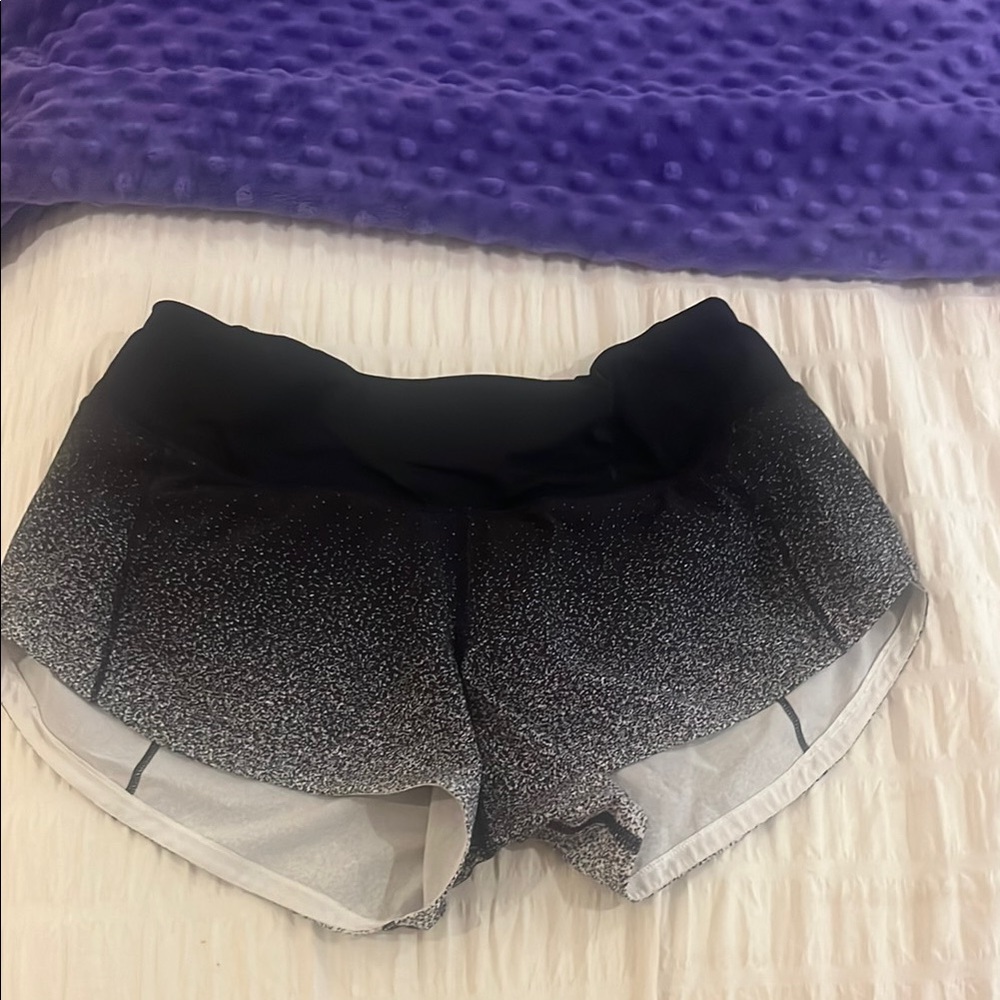 lululemon athletic speed up shorts
speckled